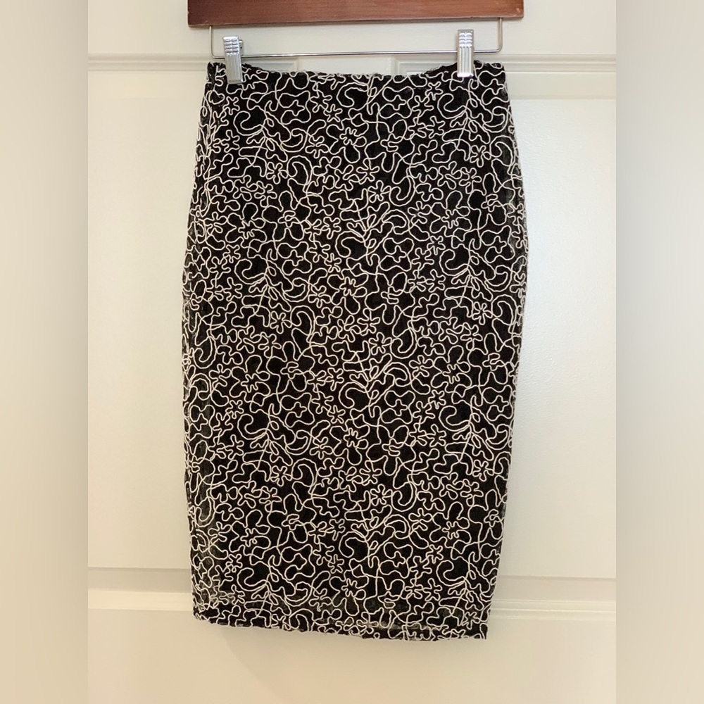 Aqua Monochrome Floral Pencil Skirt.  Size-Small - Picture 3 of 5